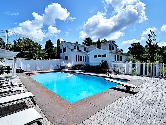 3rd image of 56 Old Farms Road