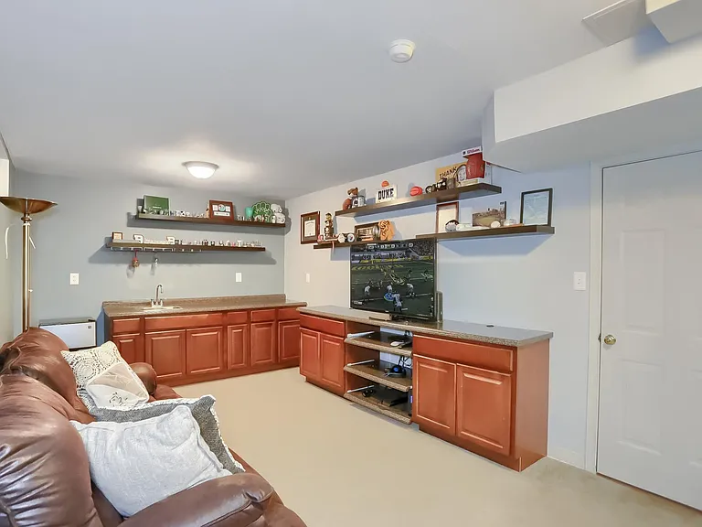 609 Village Green Blvd E — Photo 17
