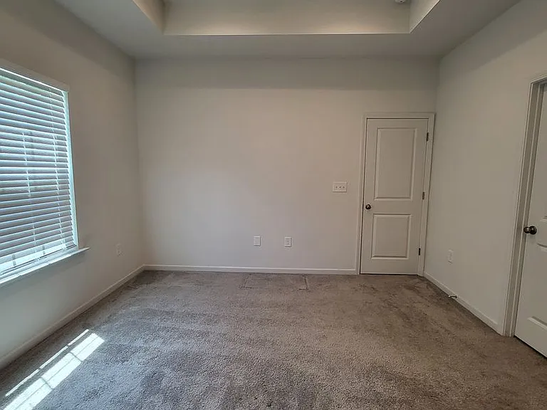 11810 Titan Ave — Photo 8