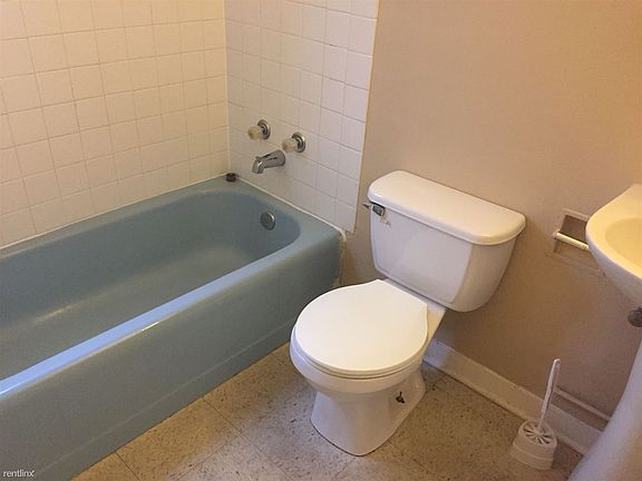 4th image of 3301 Navajo Dr APT 2