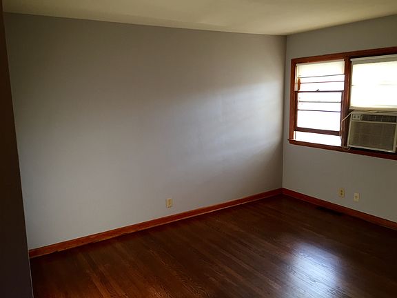 4th image of 137 S Fuller Ave