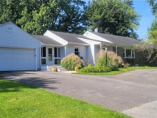 101 Kenny St, Fayetteville, NY 13066