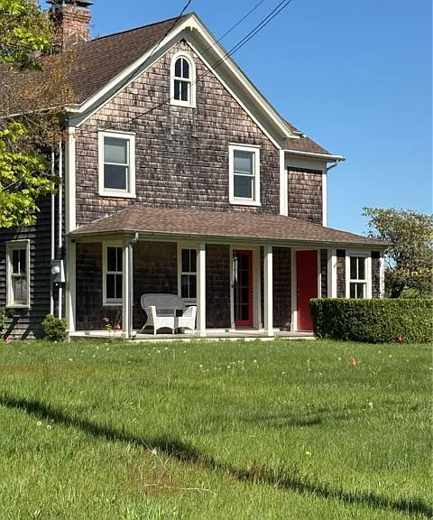 184 Twomey Ave — Photo 1