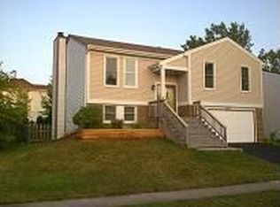 5025 Rochester Dr, Hoffman Estates, IL 60010