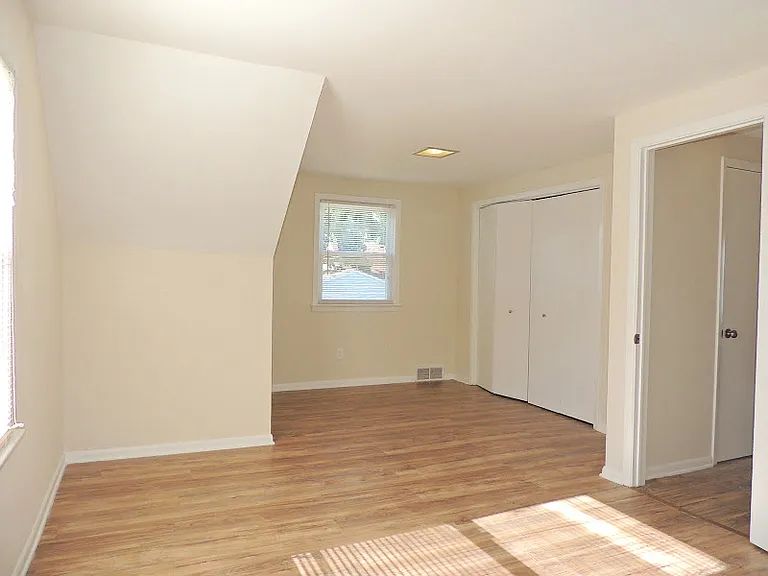 27080 Zeman Ave — Photo 12