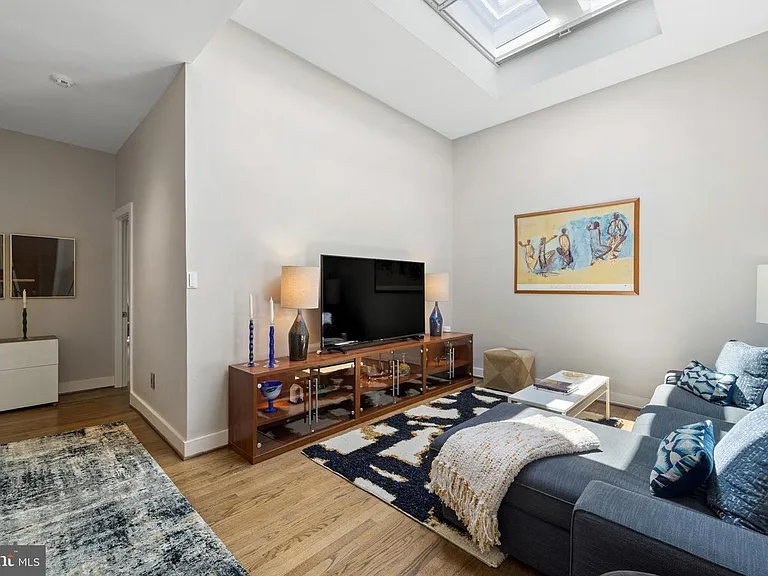 1443 Corcoran St NW — Photo 8