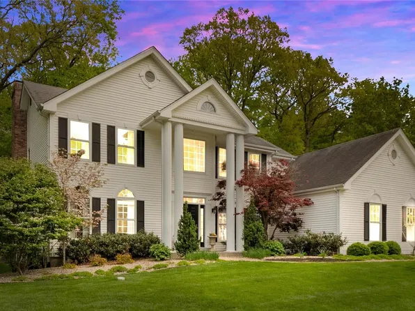 17721 Wilding Place Dr, Chesterfield, MO 63005