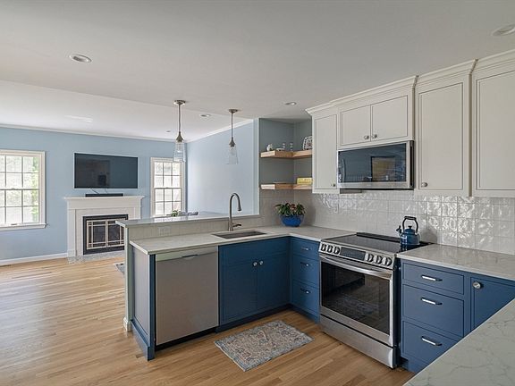 3rd image of 44 Floret Cir #44