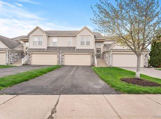 26626 Kirkway Cir, Woodhaven, MI 48183