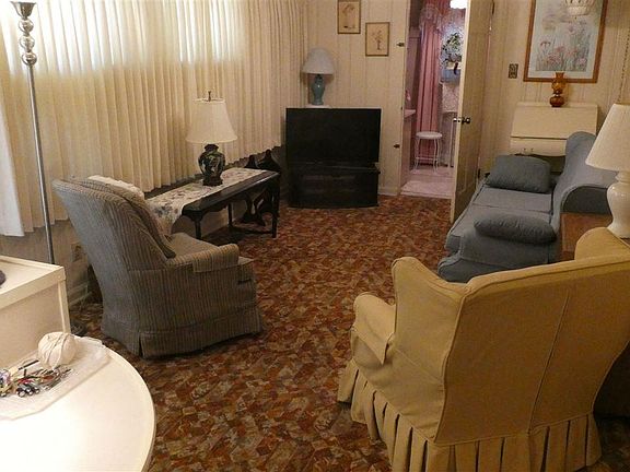 5th image of 3551 Menendez Dr