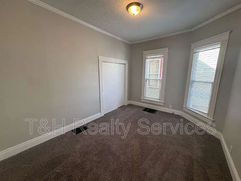 413 W Franklin St — Photo 14