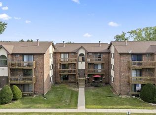 423 Berkshire Dr, Crystal Lake, IL 60014