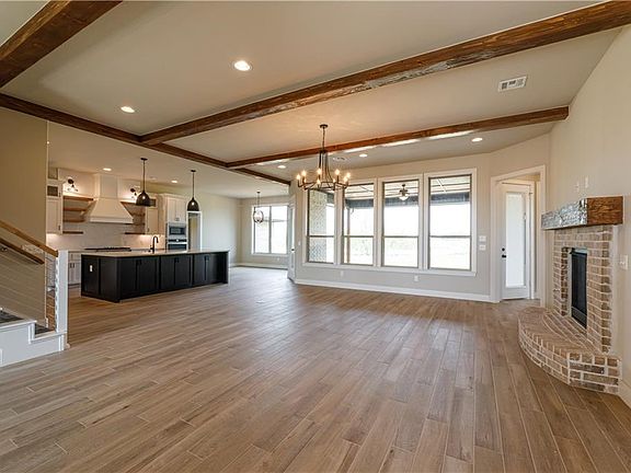 2nd image of 36 Plumeria Ct NE
