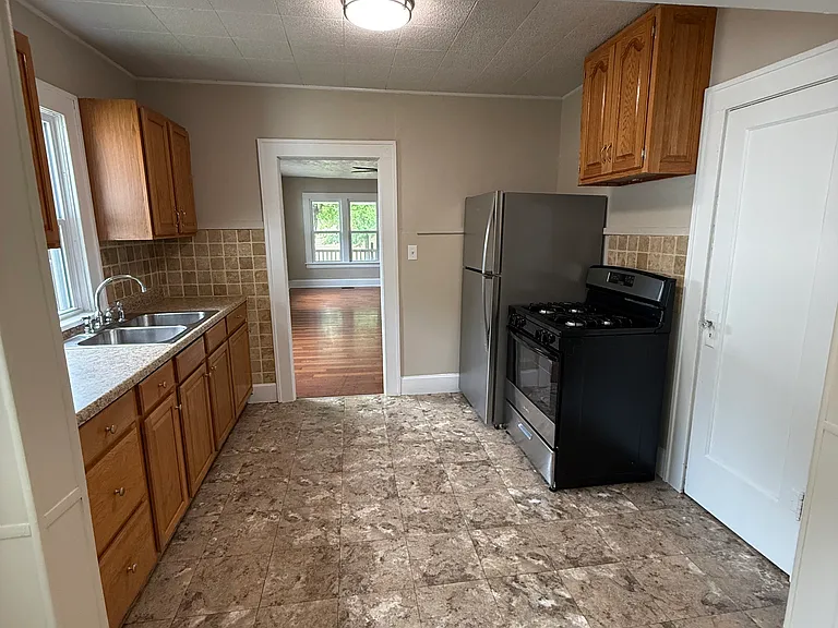 1012 S Fort Ave — Photo 6