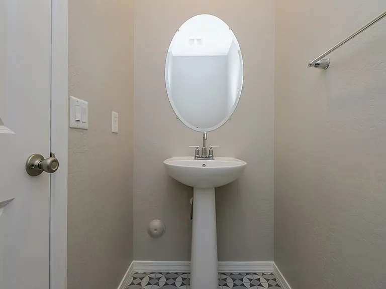 1563 S Loren Ln — Photo 9