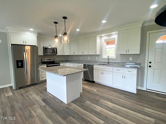 2nd image of 625 Seaton Rd