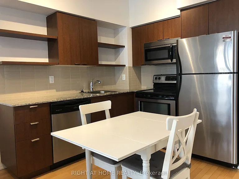 35 Hayden St #709 — Photo 8