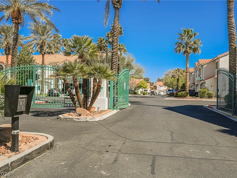 5975 Sunlight Garden Way — Photo 40