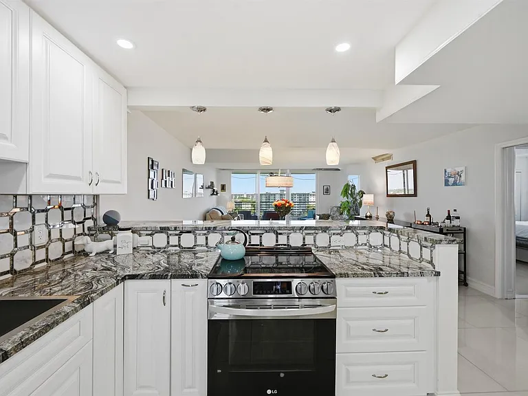 4015 W Palm Aire Dr #10 — Photo 19
