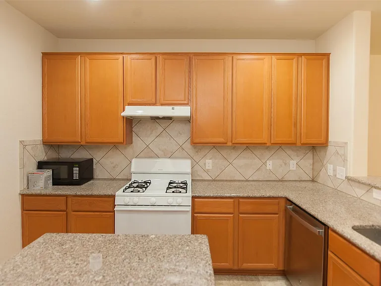 18519 Each Elm Way — Photo 4