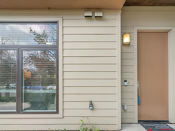 2nd image of 1182 Almanor Ln