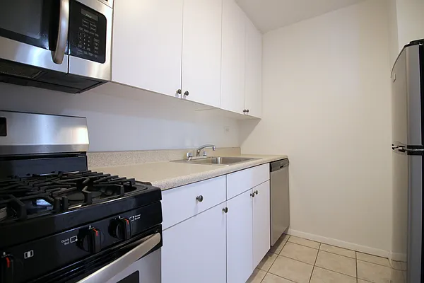 Rented by Corcoran | media 17