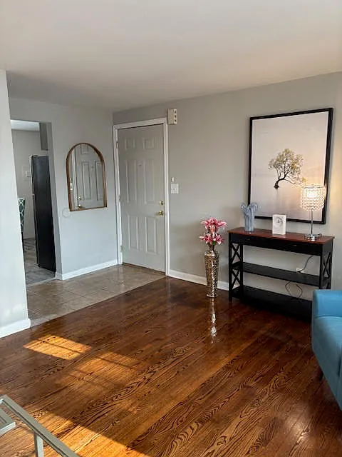 2 bed, 800 sqft, $1,695 — Photo 2