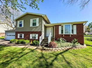 7511 Greenbriar Dr, Evansville, IN 47710