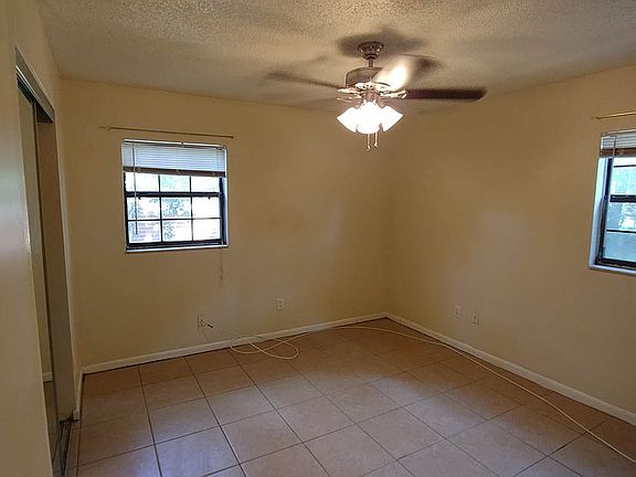 5th image of 936 W 23rd St APT 2