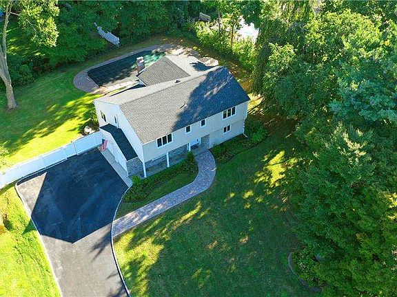2nd image of 4 Hickory Ln