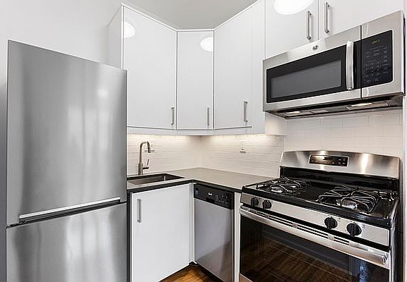 2nd image of 190 Meserole St APT 12