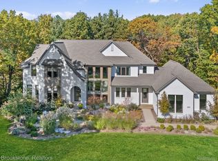 8202 Avington Ct, Clarkston, MI