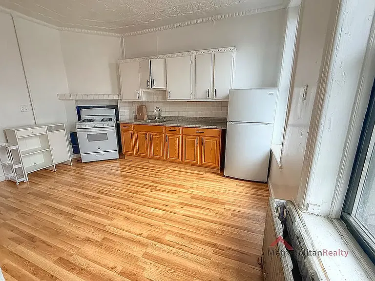 718 4th Ave #3 — Photo 2