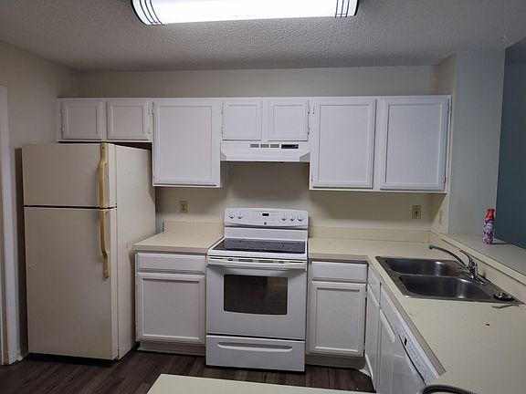 KITCHEN includes all appliances including dishwasher.