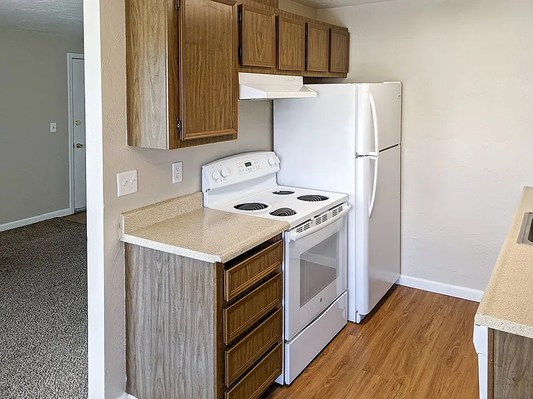 Apartment in West Salem near banks, shopping areas, bus lines, and downtown! ~ Colonial — Photo 82