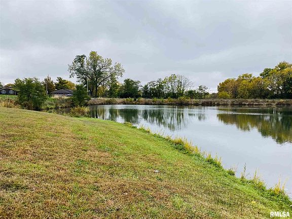 3rd image of 1929 N Lake Dr