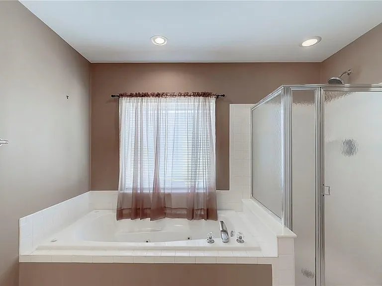 9972 Parkshore Dr — Photo 36