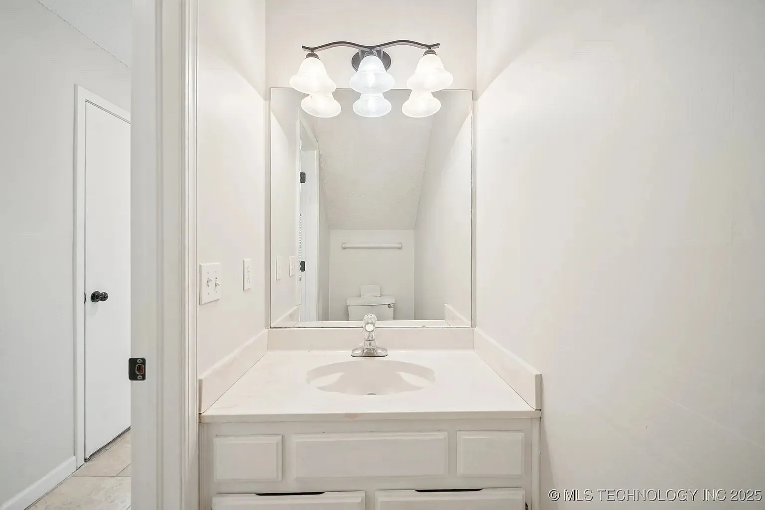 3 bed, 2.5 bath, 1966 sqft, $2,200 — Photo 4