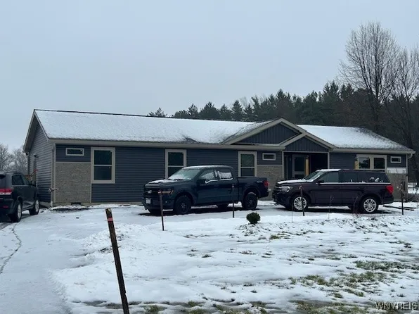 174 Chautauqua St, Fredonia, NY 14063