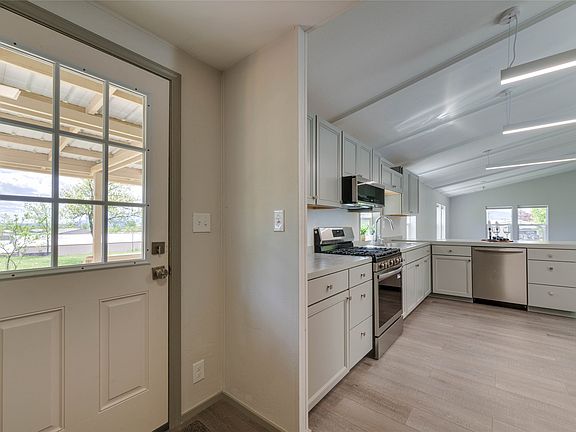 3rd image of 4548 Chandler St