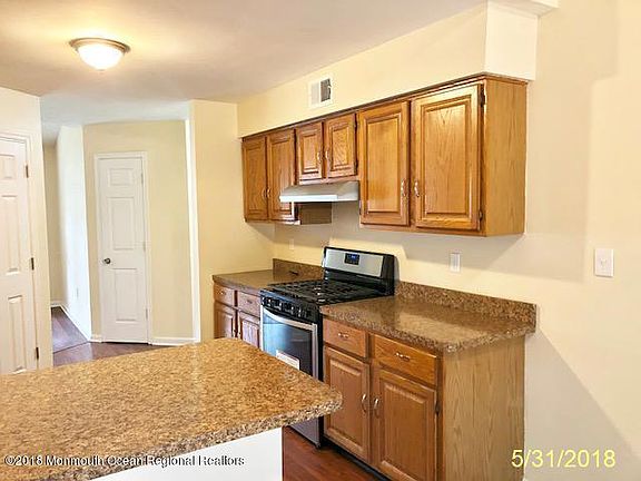 5th image of 874 Paul Dr