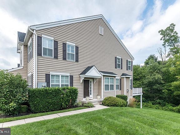 3rd image of 242 Hillstone Cir