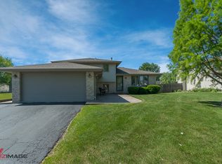 67 Ponderosa Dr, Romeoville, IL 60446