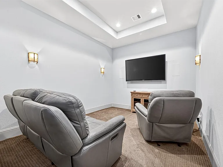 2072 Laurie Darlin Dr — Photo 26