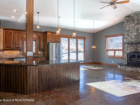 5 Meadow Ridge Rd, Alpine, WY 83128
