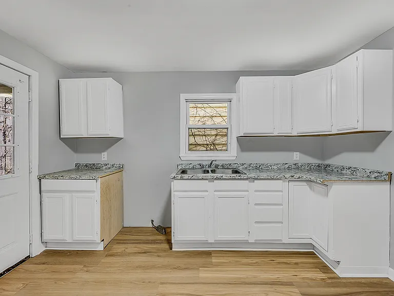 1009 W Lackawanna Ave #2 — Photo 6