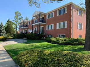 765 Garland Pl, Des Plaines, IL 60016