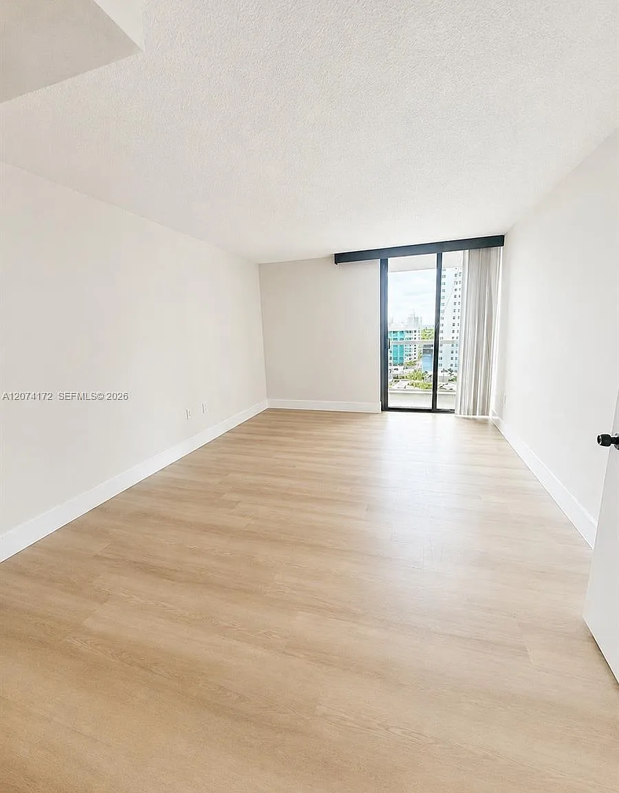 3 bed, 1449 sqft, $4,200 — Photo 2