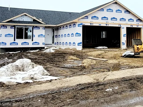 209 Cedar Trail Dr, Le Sueur, MN 56058