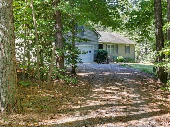 8420 Burkes Mill Dr, James Store, VA 23128